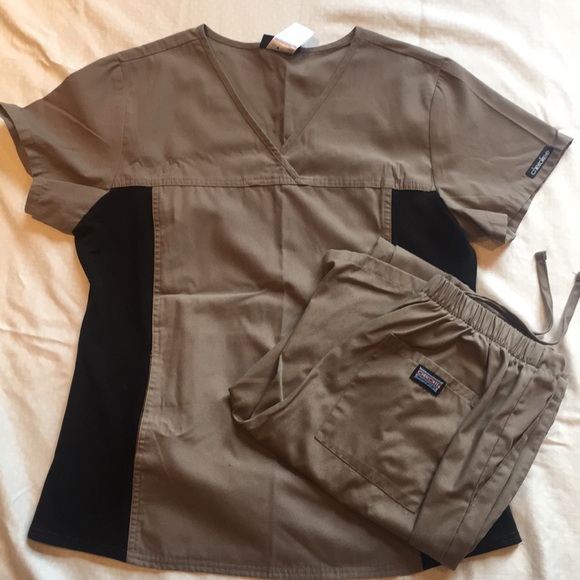 Cherokee Scrub Sets - Picture 3 of 4